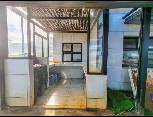 6 BEDROOM HOUSE FOR SALE IN BLUFF